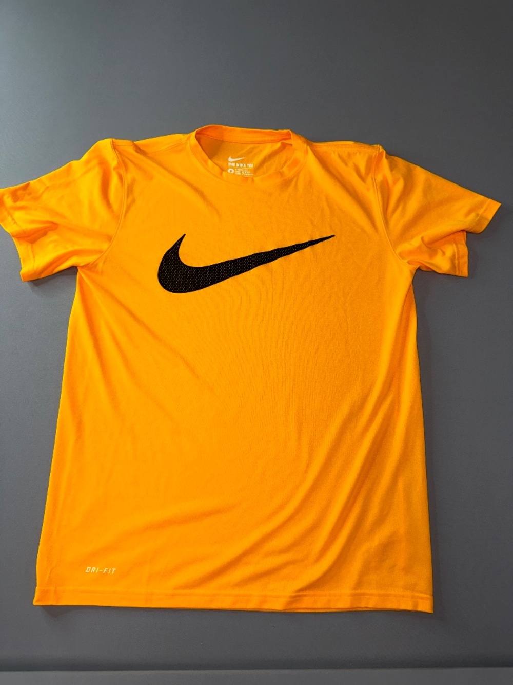 Nike Dri fit Med Athletic cut yellow/orange t-shirt